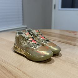 Men’s PUMA x LaMelo Ball MB.01 Golden Child Size 10 Basketball Shoes