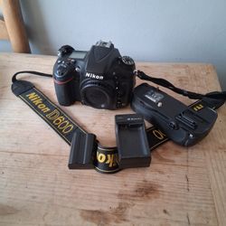 Rare Use NIKON D600 WITH POWER GRIP, BATTERY CHARGER