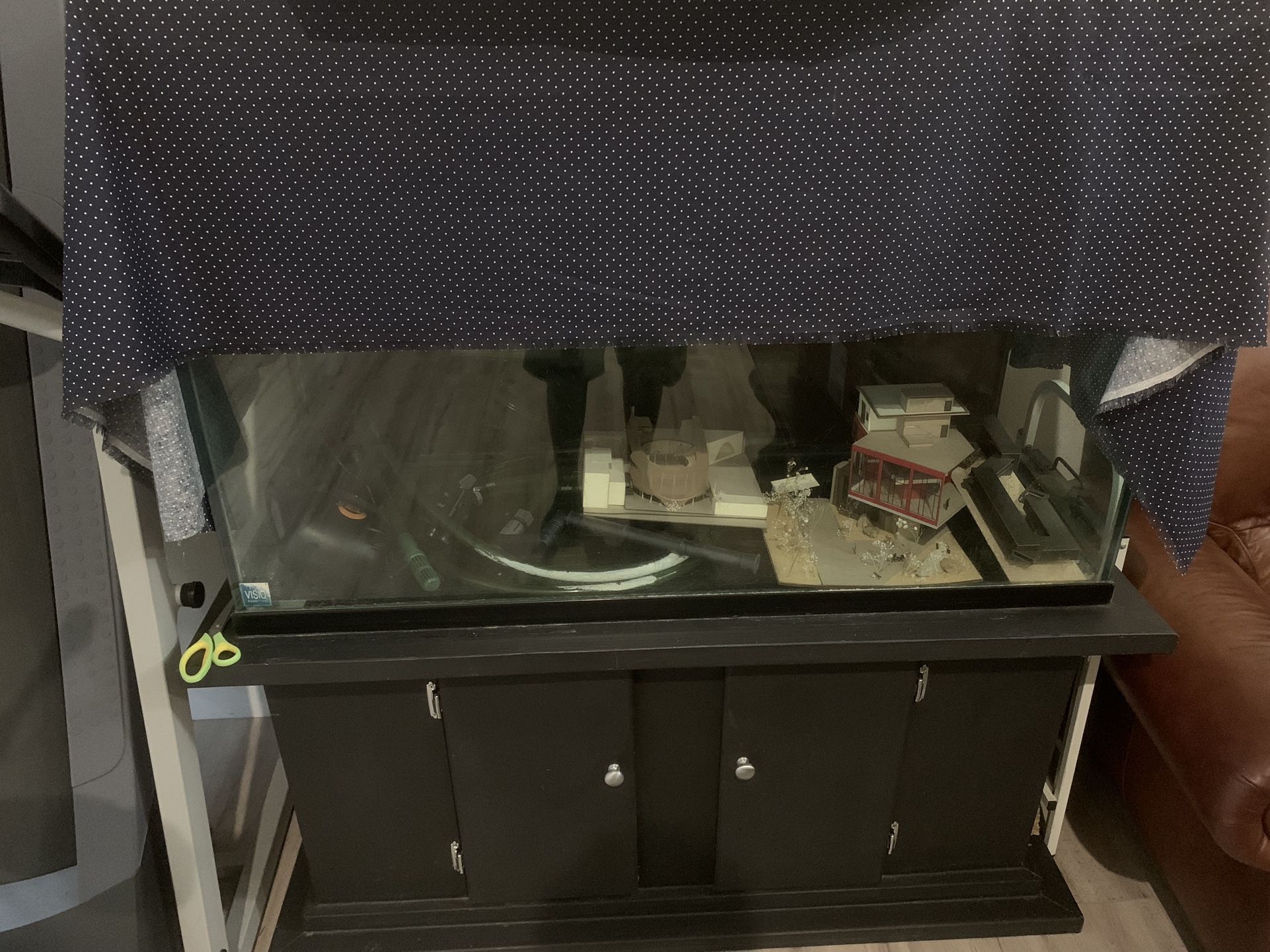 FISH TANK π π£ MASSIVE! 200+ GALLONS! FILTER AND DECLORINATOR AND WATER TREATMENT BOTTLES INCLUDED!!!!