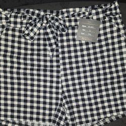 Ladies Shorts Size LarGe