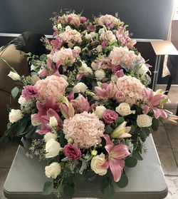 Wedding flower arrangements 😍🌹🌷 Quinceñera cumpleaños aniversarios cualquier evento 🌹