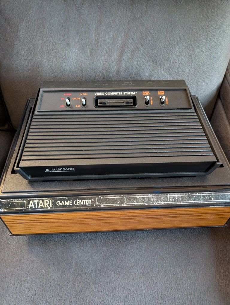 Atari 2600 With Case And Games