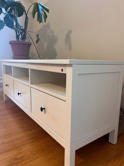 tv stand / console