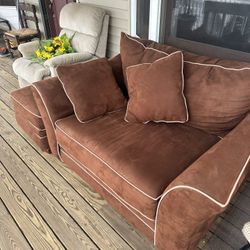 Love Seat.    2 Seater 