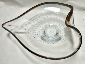 Mid-Century Modern Controlled Bubble Art Glass Leaf / Tricorn Bowl