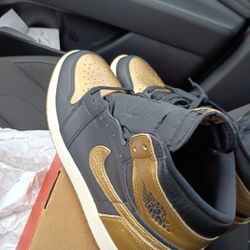 Jordan 1 High OG Black Metallic Gold