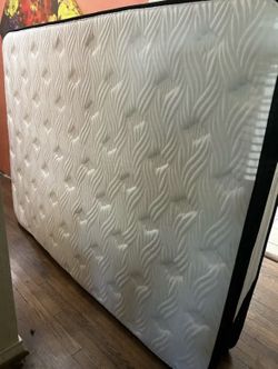 Avenco Queen Mattress 
