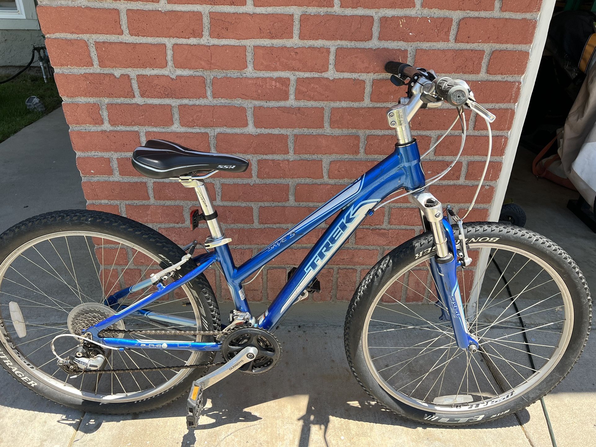 Trek Skye 5 Women s Mountain Bike for Sale in Corona CA OfferUp
