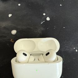 Apple AirPods Pro (2nd Gen) – Cleaned, Complete