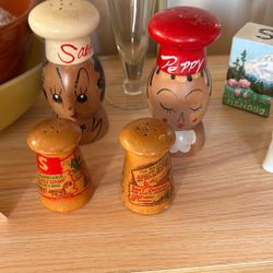 SALT & PEPPER SHAKER