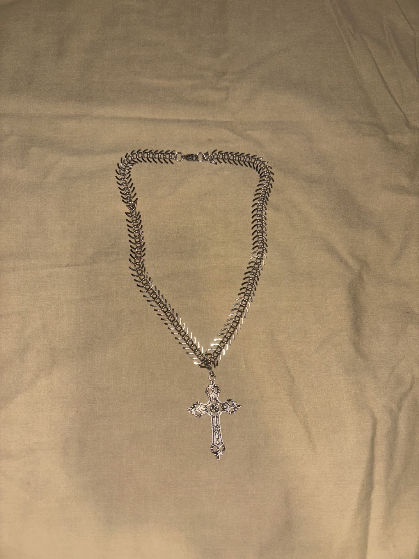 Bold Spiked Cross Pendant Chain – Heavy-Duty Silver-Tone Necklace (Unisex)