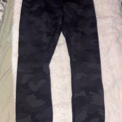 Lululemon Size 6 Align Dark Camo 