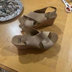 Clark’s Wedge Shoes Beige Size 6
