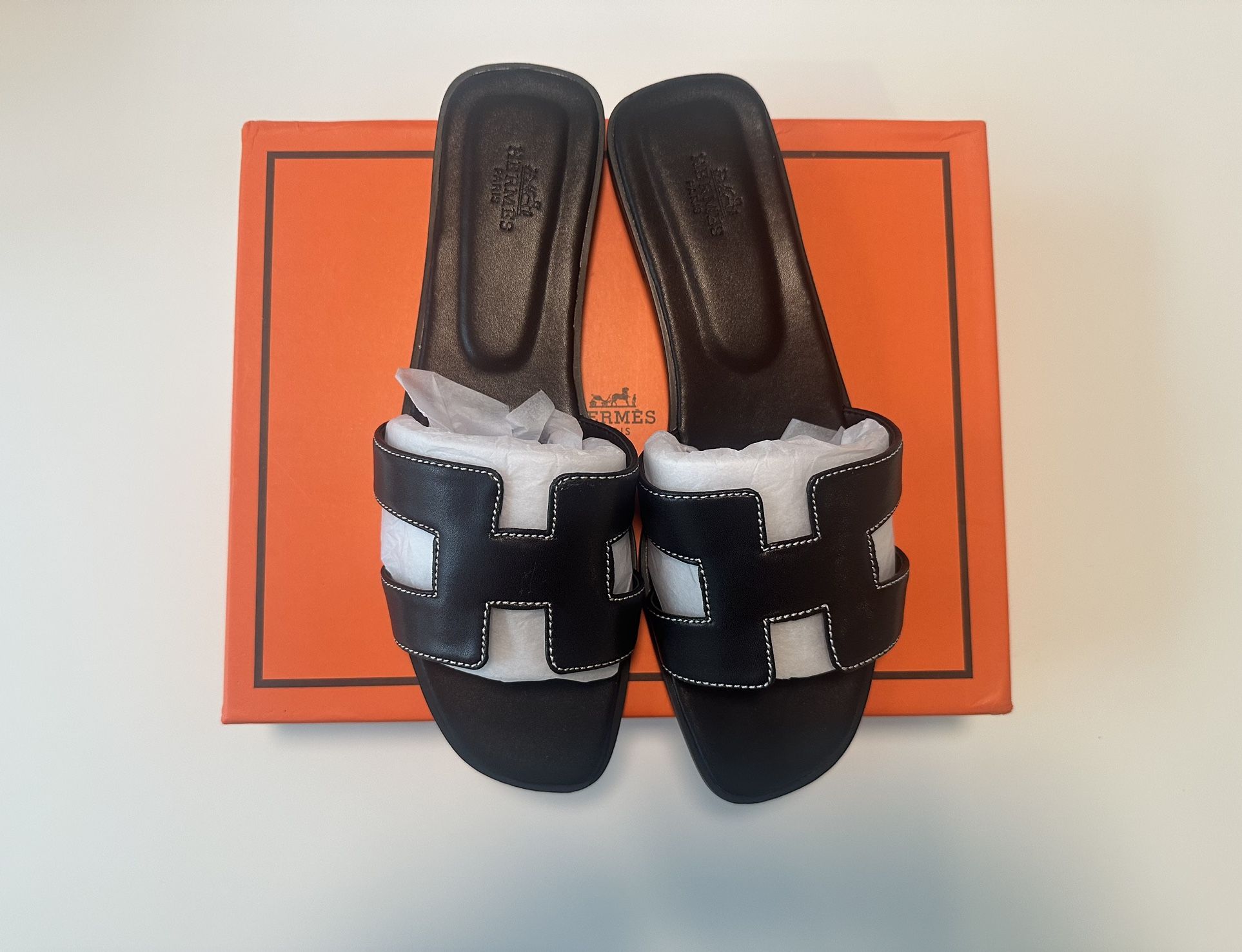 Hermès Oran Sandals – Size 40 (Black with White Stitching)