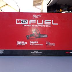 Milwaukee M12 Fuel 12v Brushless Battery 6" Hatchet Pruning Saw Kit