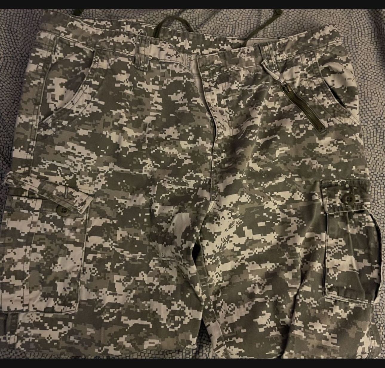 new pants. 42 camoe