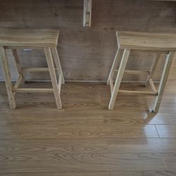 Saddle Bar Stools 