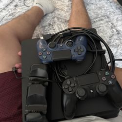 Ps4 Two Controllers And Charger 