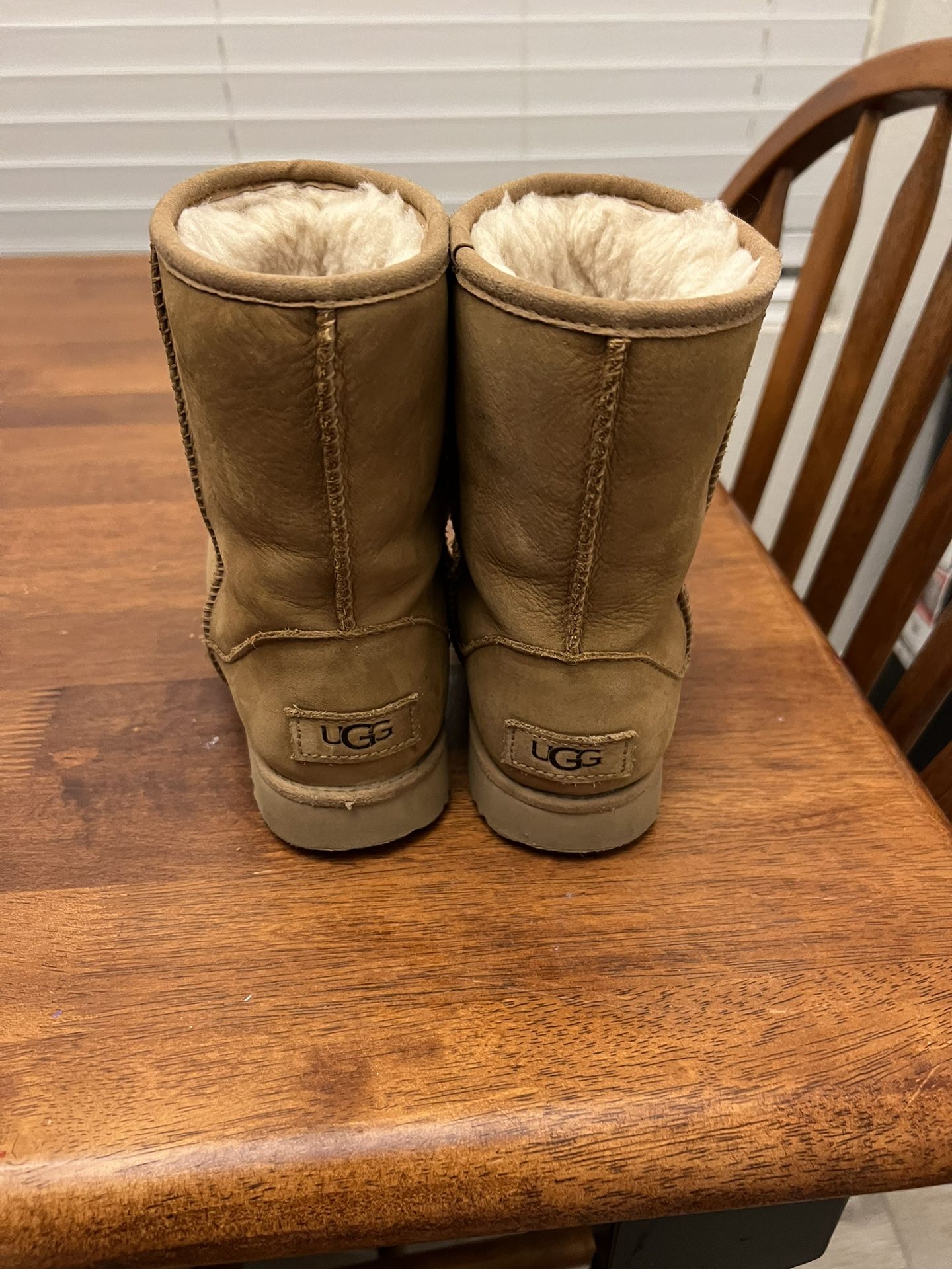Lil Girls UGG Boots Size 1