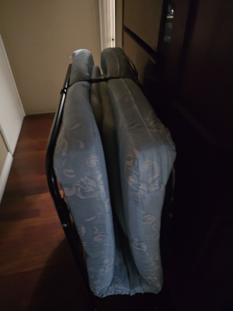 Folding Twin Bed 