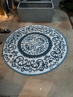 Outdoor rug