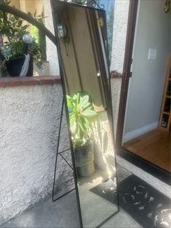 Mirror black