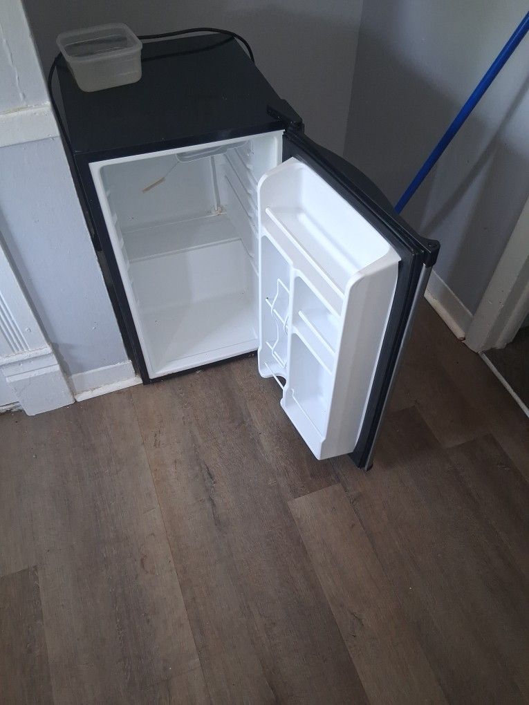 Chefmate Mini Fridge