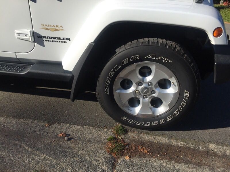 2014 Jeep Sahara wheels and tires