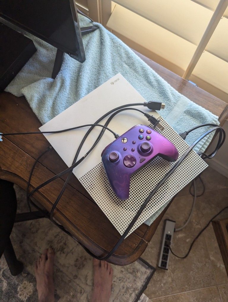 Xbox With Forza 3 And Wired Controller Video games & Consoles