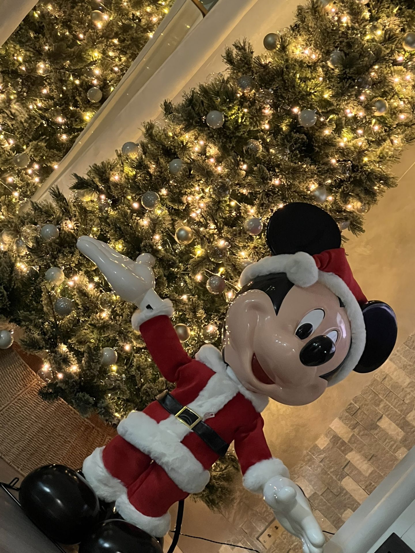 Animated 4ft Mickey mouse