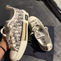 Dior B23