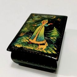 Vtg Palekh “Snegurochka” Handmade & Hand Painted Signed Small Trinket Lacquer Box