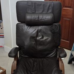 **FREE**   Zero-Gravity Chair