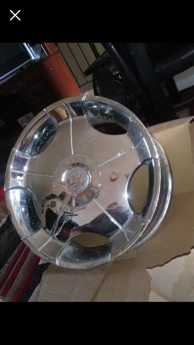 22 inch Rims 5 lugs universal