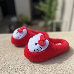 Kids Hello Kitty Slippers Size 2-3