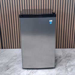 Avanti 20 Inch Freestanding Compact Refrigerator with 4.4 cu. ft. Capacity, Adjustable Slide-Out Glass Shelves (RM4436SS-D-0028)