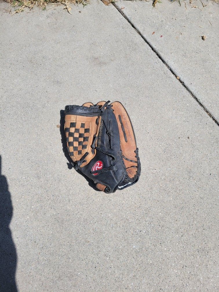 Rawlings Baseball Glove