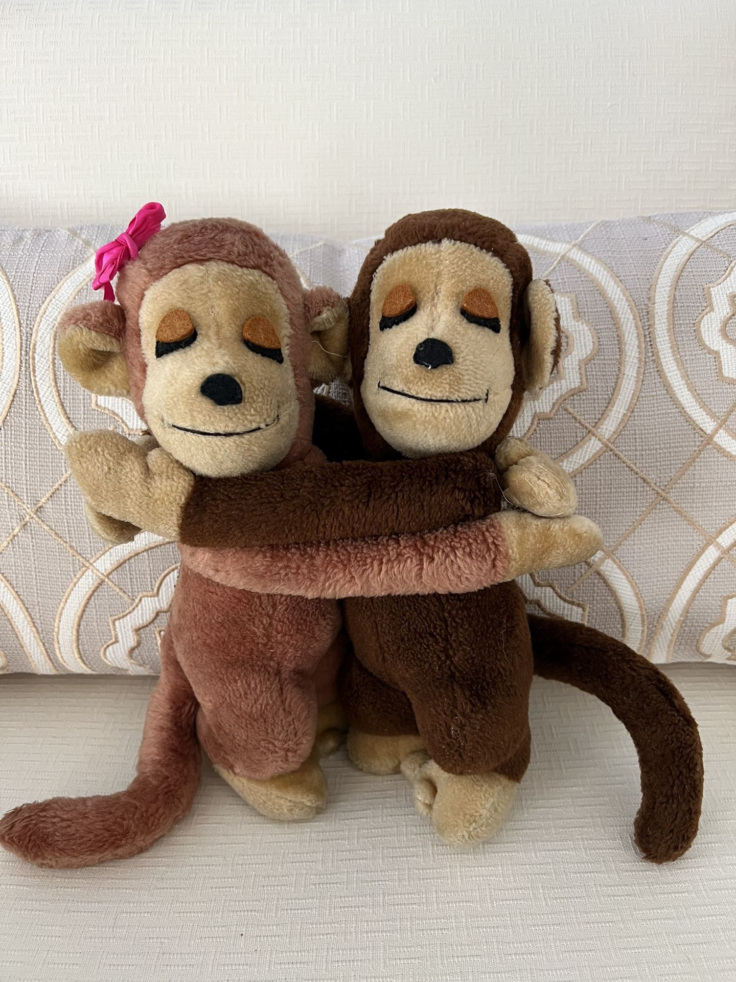 Vintage 1965 R. Dakin Hugging Monkeys Stuffed Plush Toy Animals