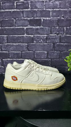 Women Nike low dunks Size 11