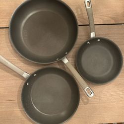 Set of 3 Non-Stick Pans