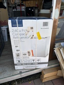 Insignia 2.6 Cubic Feet Compact Refrigerator 