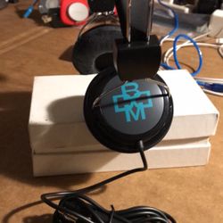 Headphones 