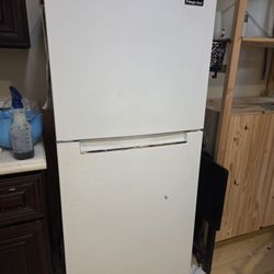 Magic Chef Apartment Fridge