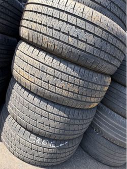 275/55r20 marca BRIDGESTONE con 80% de Vida las 4