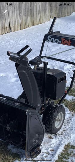 ( Excellent Condition ) Self Propelled Ariens 22” Snow Tech Snowblower