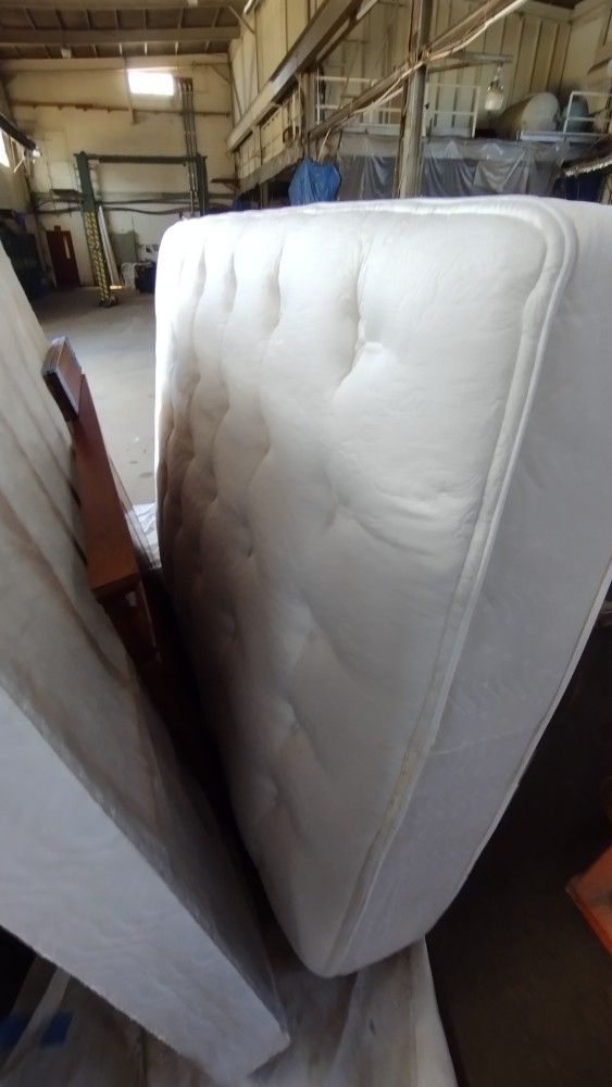 Queen Size Bed With Headboard Like Brand New