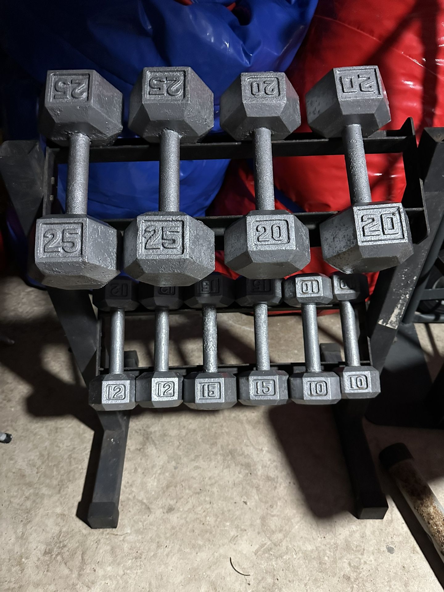 Full dumbbell rack, full of dumbbells