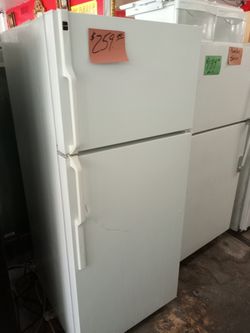 Hotpoint Refrigerator white ex large excellent . Warranty , Delivery available 2203 Fowler st. Ft. Myers 33901