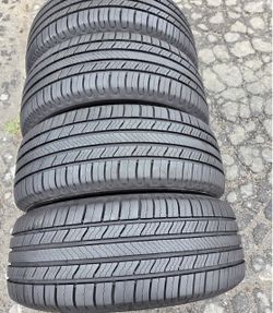 235/55/20 Michelin Set de Tires con 80% de vids las