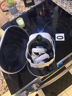 Oculus set and carrier